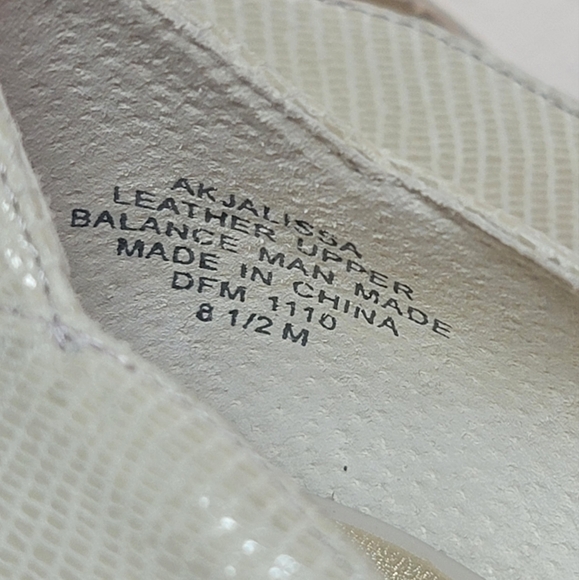 #16 Anne Klein AK Cream-Colored Round-Toed Pump 8.5M - Picture 13 of 13